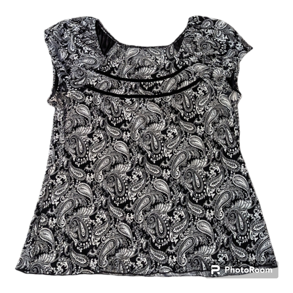 Fashion Bug Black & White Paisley Print Ribbed SS Shirt. Women's Large